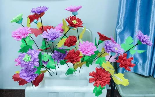 说明: C:\Users\1110009\Desktop\2019年下半年读书分享汇总\2019.10.29“金秋时节,品菊为尚”\mmexport1575960261065.jpg