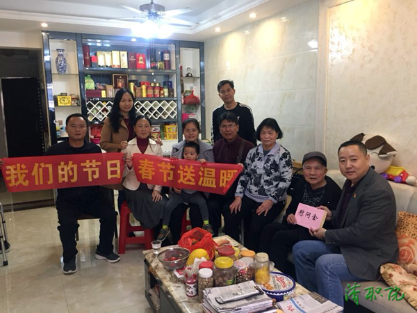 2018年2月12日，清远职业技术学院，春节送温暖－慰问退休老同志2-600.jpg