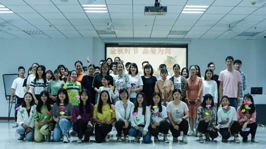 说明: C:\Users\1110009\Desktop\2019年下半年读书分享汇总\2019.10.29“金秋时节,品菊为尚”\mmexport1575960253096.jpg